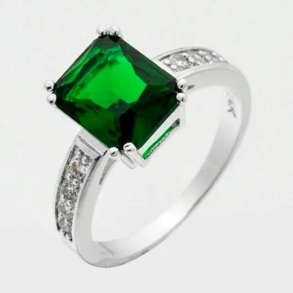 Source Unknown Jewelry - Green Emerald CZ Silver Fashion Ring Size 6 NWOT